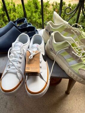 This is  for my sz 12 guys out there look for deals.  Selling pairs of shoes.